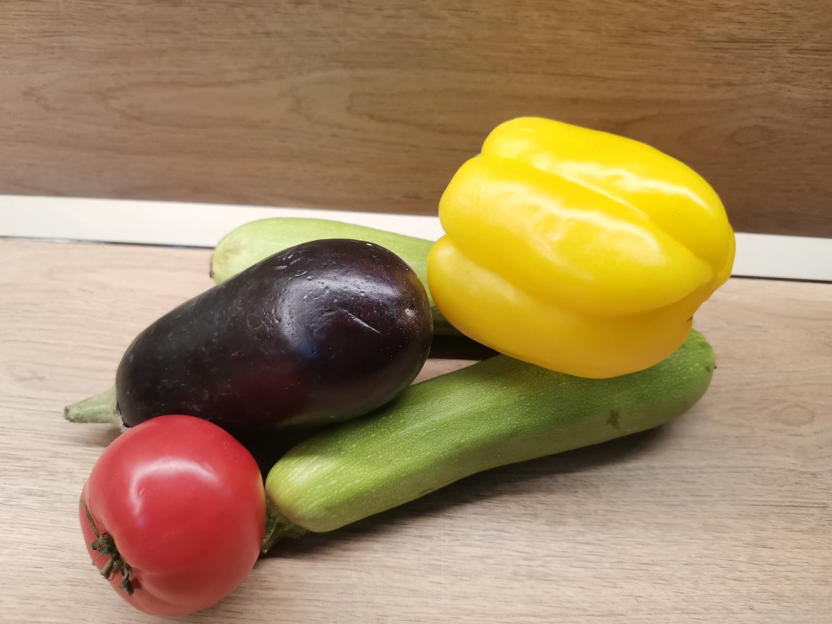 Помидор, баклажан, перец и кабачок