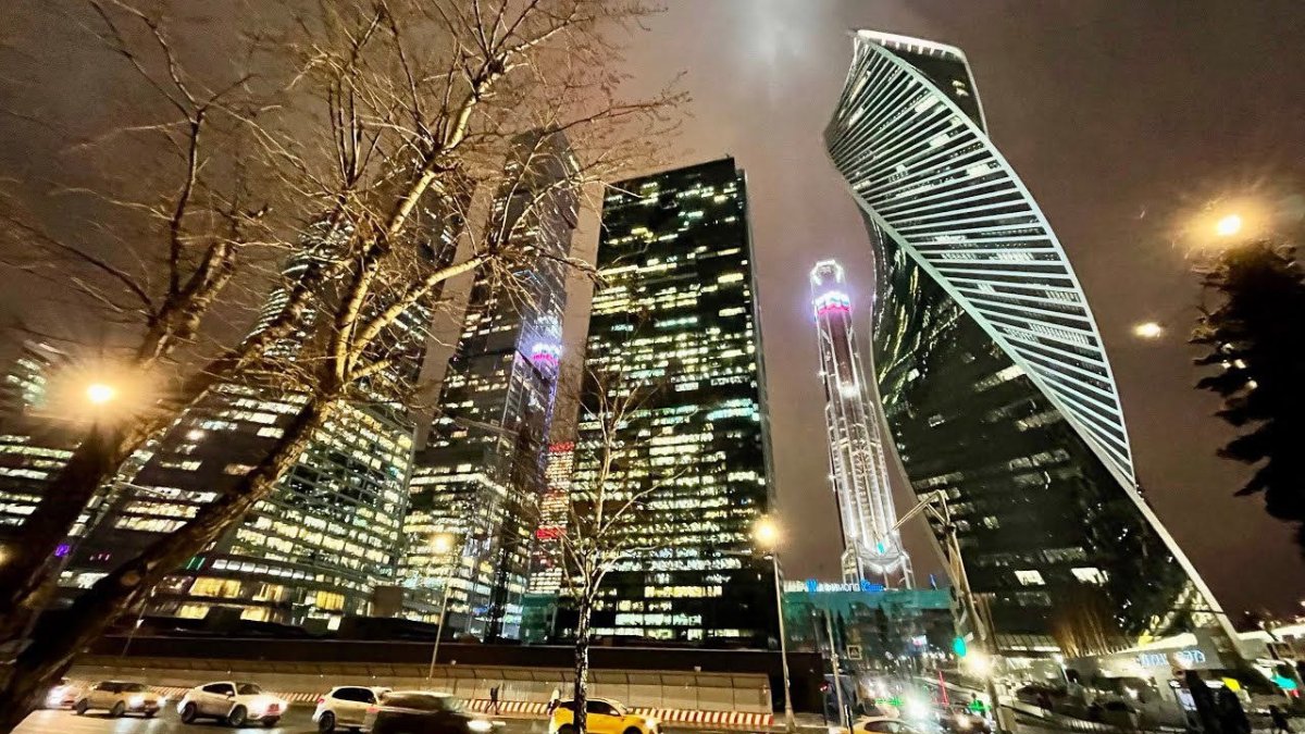 ночной вид на комплекс Москва-Сити