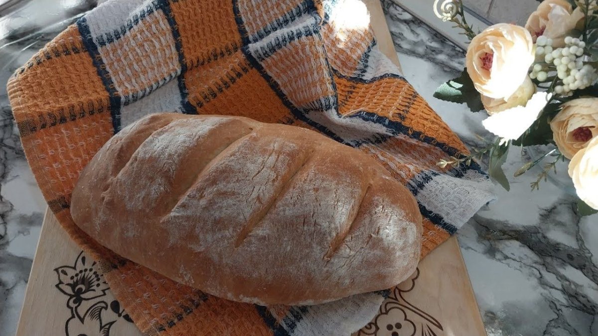 домашний батон на вафельном полотенце