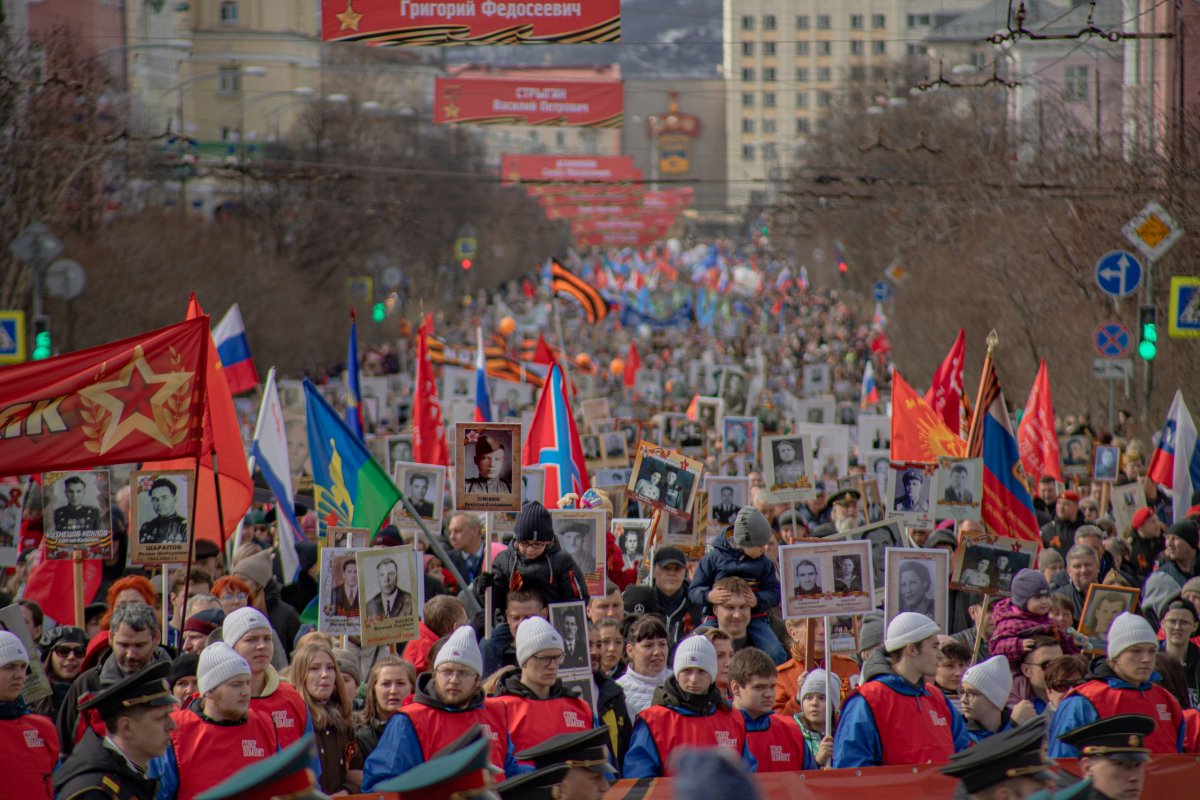 Шествие на день 9 Мая в Мурманске по центру города