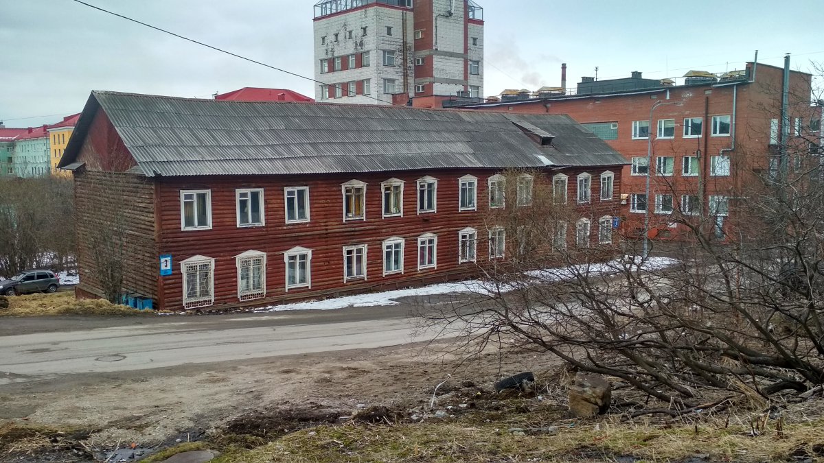 Авариный дом № 3 по улице Профессора Сомова в Мурманске