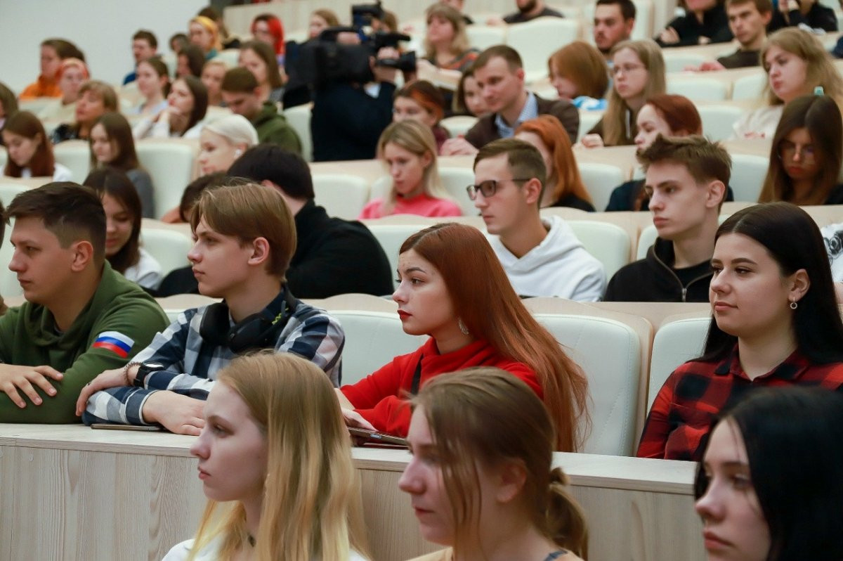 Студенты сидят в аудитории