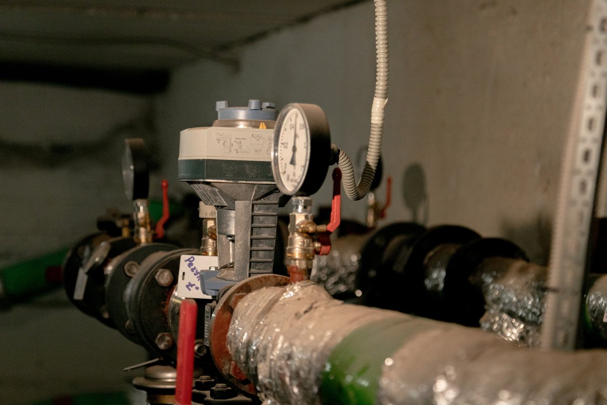 Трубы отопления в подвале