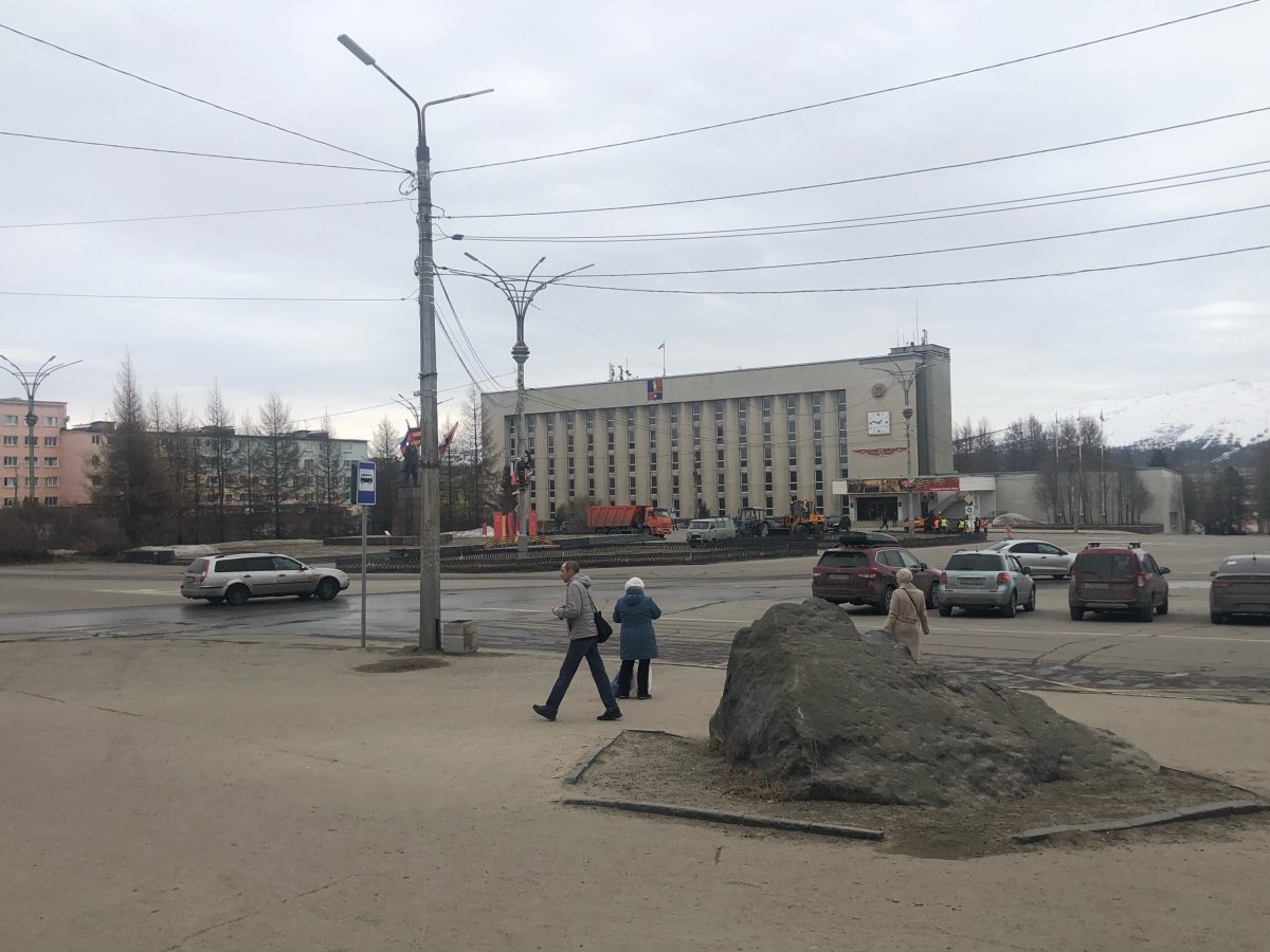 Площадь Революции в Мончегорске