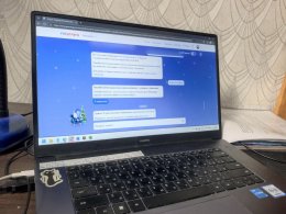 Ноутбук на письменном столе