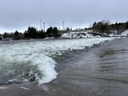 Водосброс на реке Нива