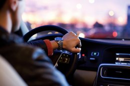 Мужчина за рулем