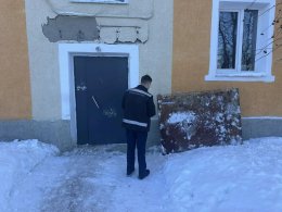 Следователь на месте инцидента в Никеле.