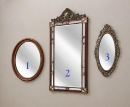три зеркала на стене
