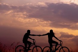 Пара на велосипедах