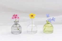 3 вазы с цветами