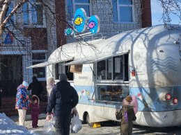 Фудтрак ярмарки "Наша рыба" в Ловозере.