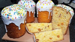 пасхальные куличи на тарелке