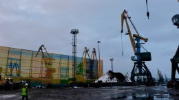 Территория мурманского морского торгового порта.