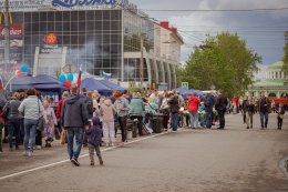 Люди в центре Мурманска