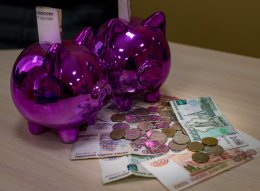 Копилки с деньгами