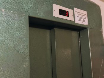 Лифт в доме Мурманска