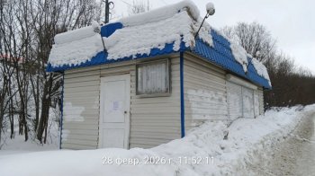 Заброшенный ларёк зимой