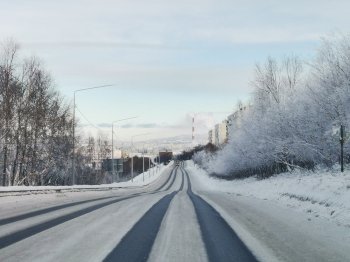 Дорога в в город Кола зимой