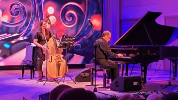 Даниил Крамер за роялем. Дарья Чернакова - контрабас в Мурманске.