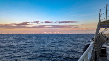 Судно в Северном Ледовитом океане