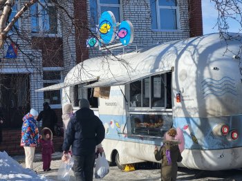 Фудтрак ярмарки "Наша рыба" в Ловозере.