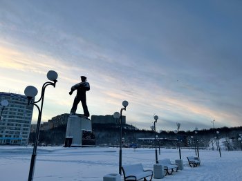 Центра города Североморска, Приморская площадь зимой.