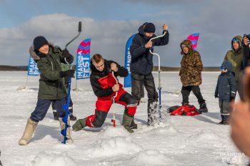 Турнир по зимней рыбалке на озере Имандра под Мончегорском