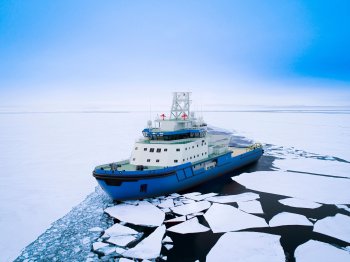 Новый портовый ледокол для работы на Севморпути.