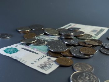 Купюры и монеты