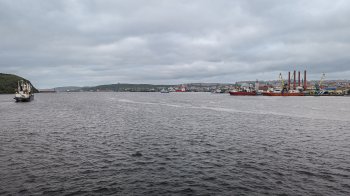 Корабли в Кольском заливе в Мурманске