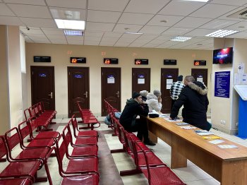 Мигранты в отделении УМВД.