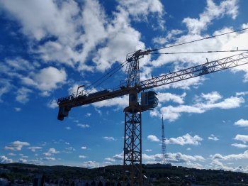 Башенный кран в Мурманске