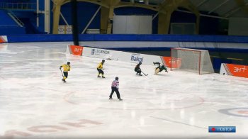 Матч по хоккею с мячом