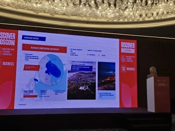 Марта Говор выступает в Нью-Дели.