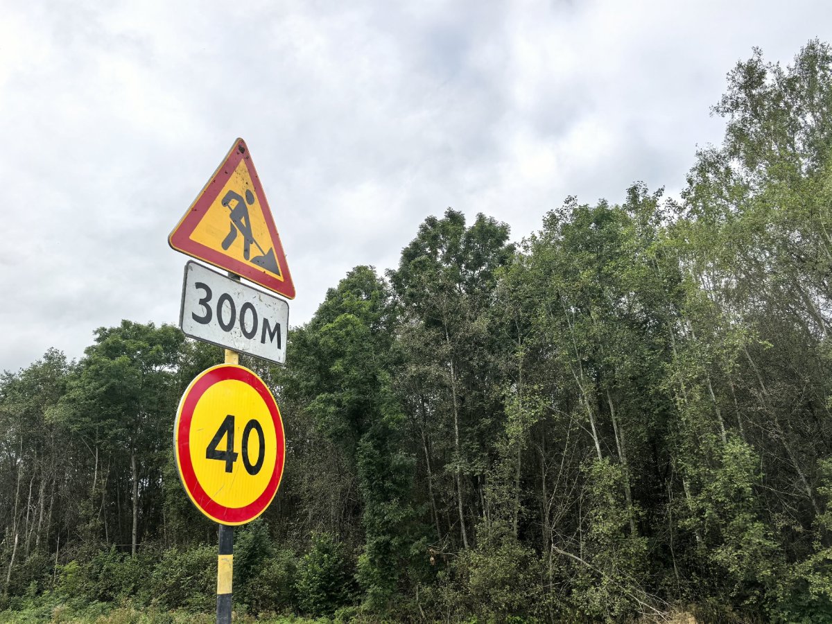 Знак, предупреждающий о ремонте дороги