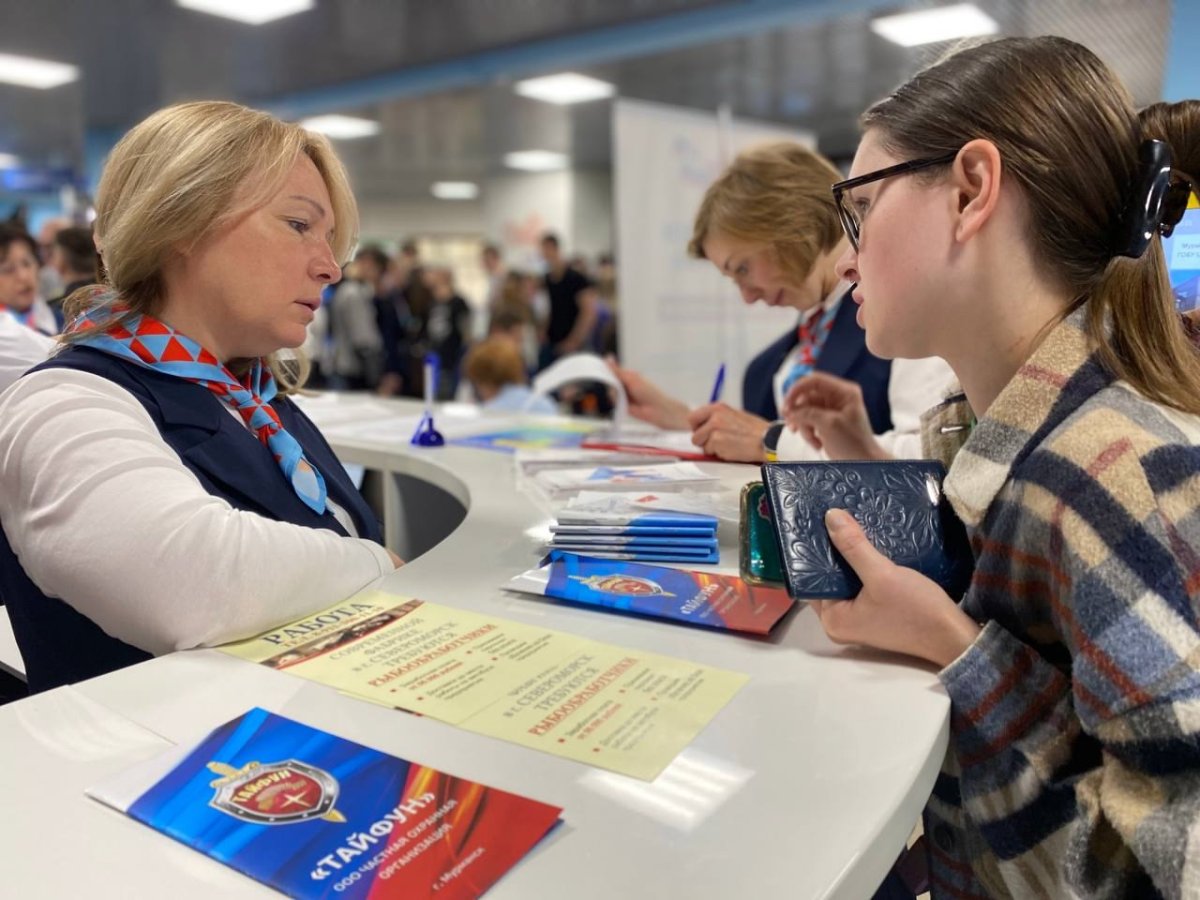 Специалист и соискатель на Ярмарке трудоустройства в Мурманске
