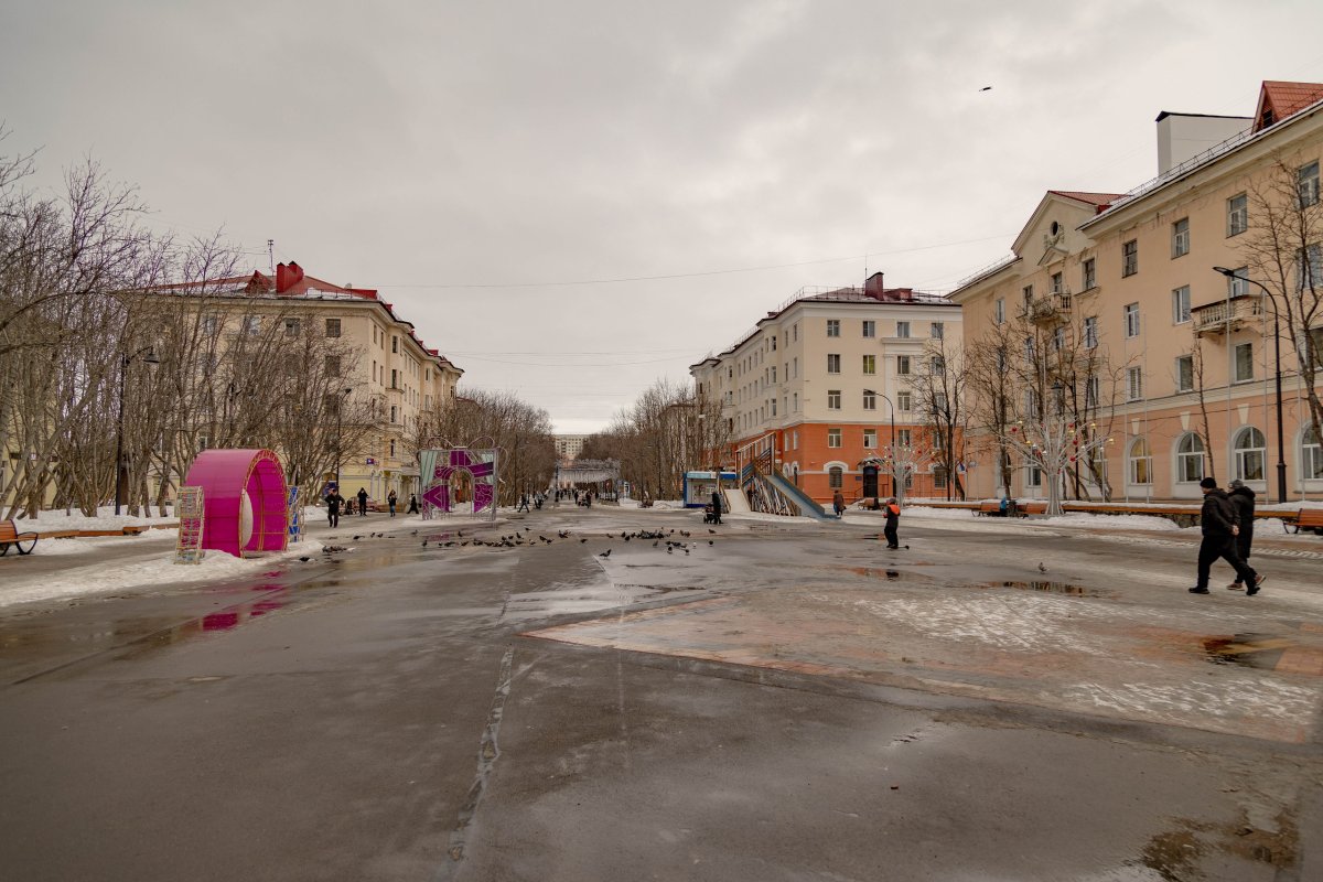 Улица в Североморске весной
