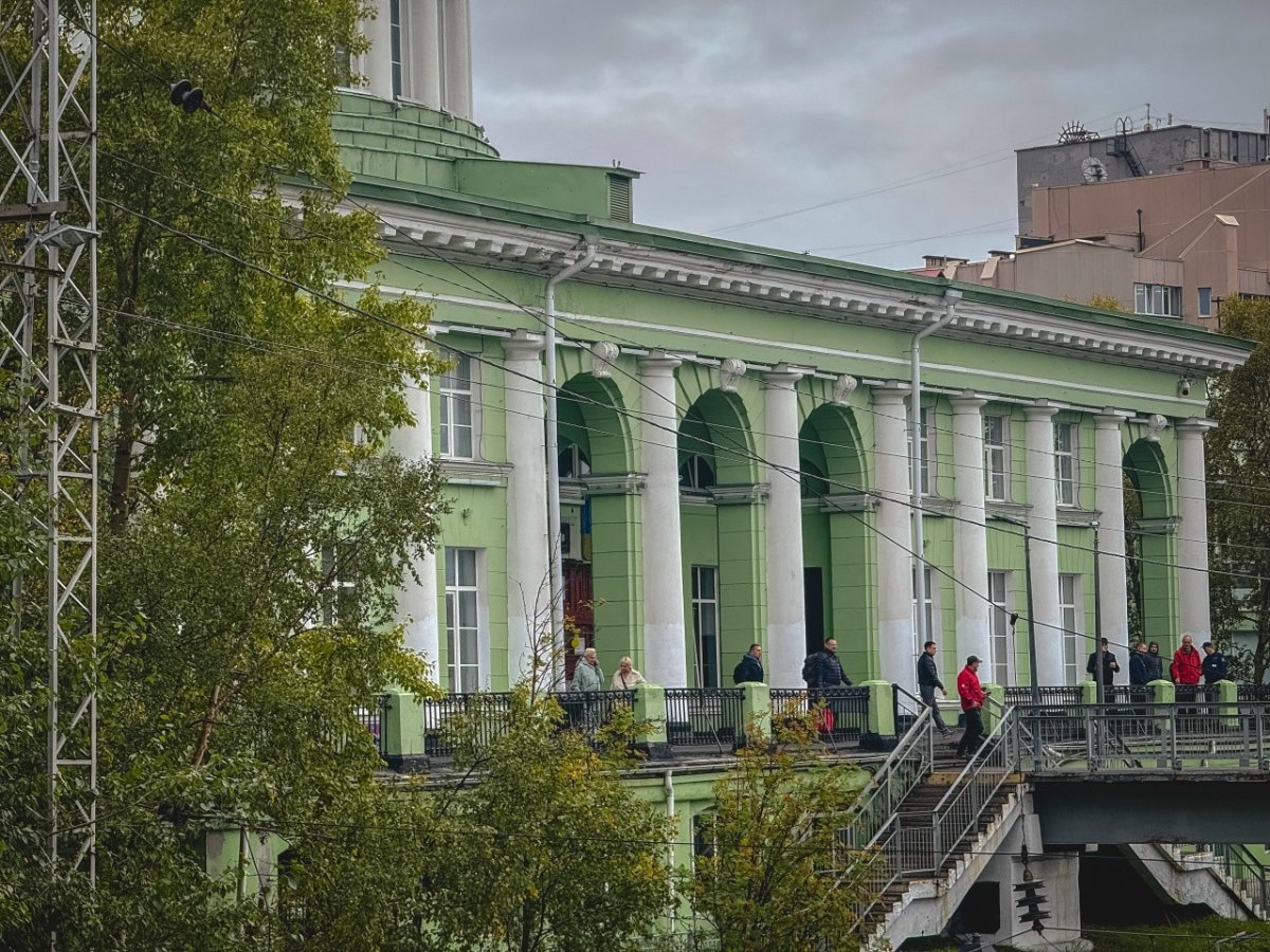 Железнодорожный вокзал в Мурманске.