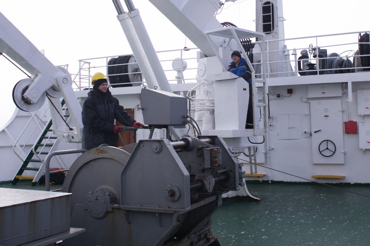 Исследовательское судно в море