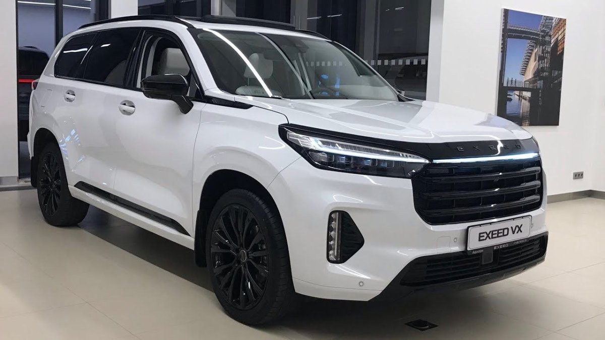 белый Exeed VX  в салоне