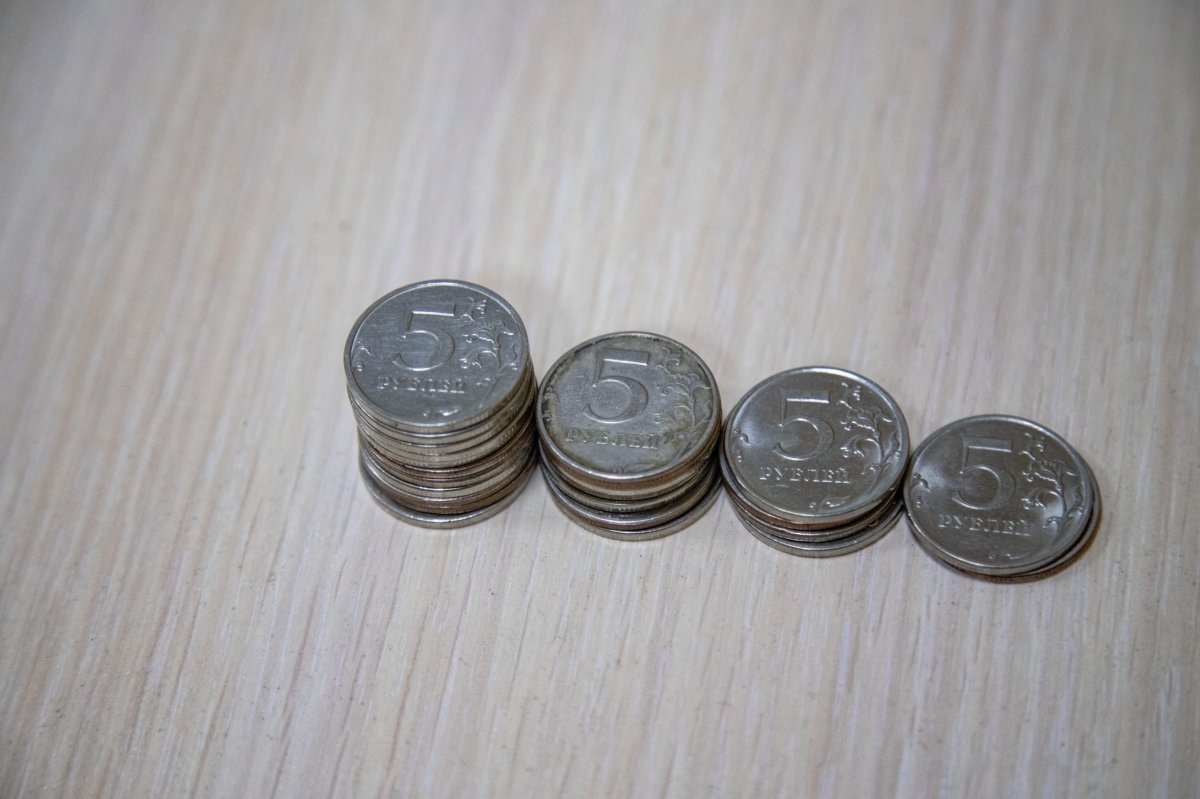 Стопки пятирублевых манет