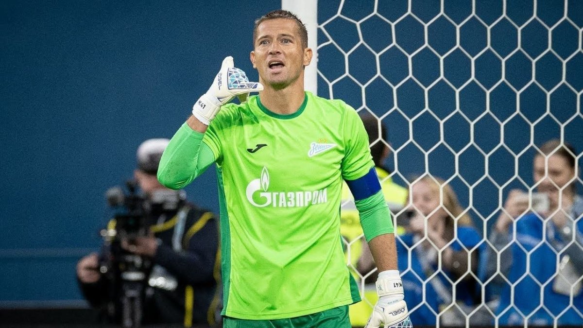 Михаил Кержаков на футбольном поле