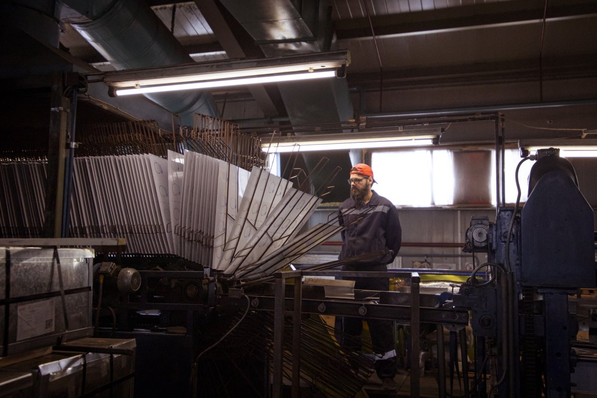 работник на Мурманском тарном комбинате