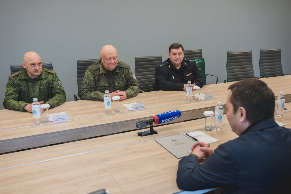 Заместитель руководителя пограничной службы ФСБ России генерал-полковник Владимир Стрельцов и начальник пограничного управления ФСБ России по Республике Карелия Владимир Щемелинин.