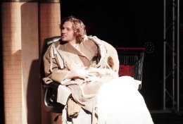 Денис Степанов в спектакле «86-е МАРТОБРЯ»