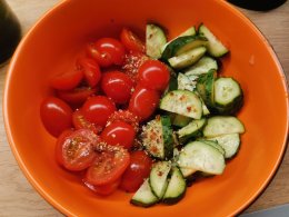 Салат из огурцов и помидоров