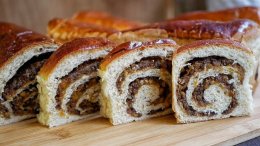 срез рулета с орехами