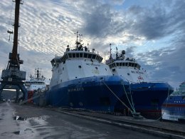 Мурманский морской порт, рыболовные суда.