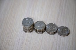 Стопки пятирублевых манет